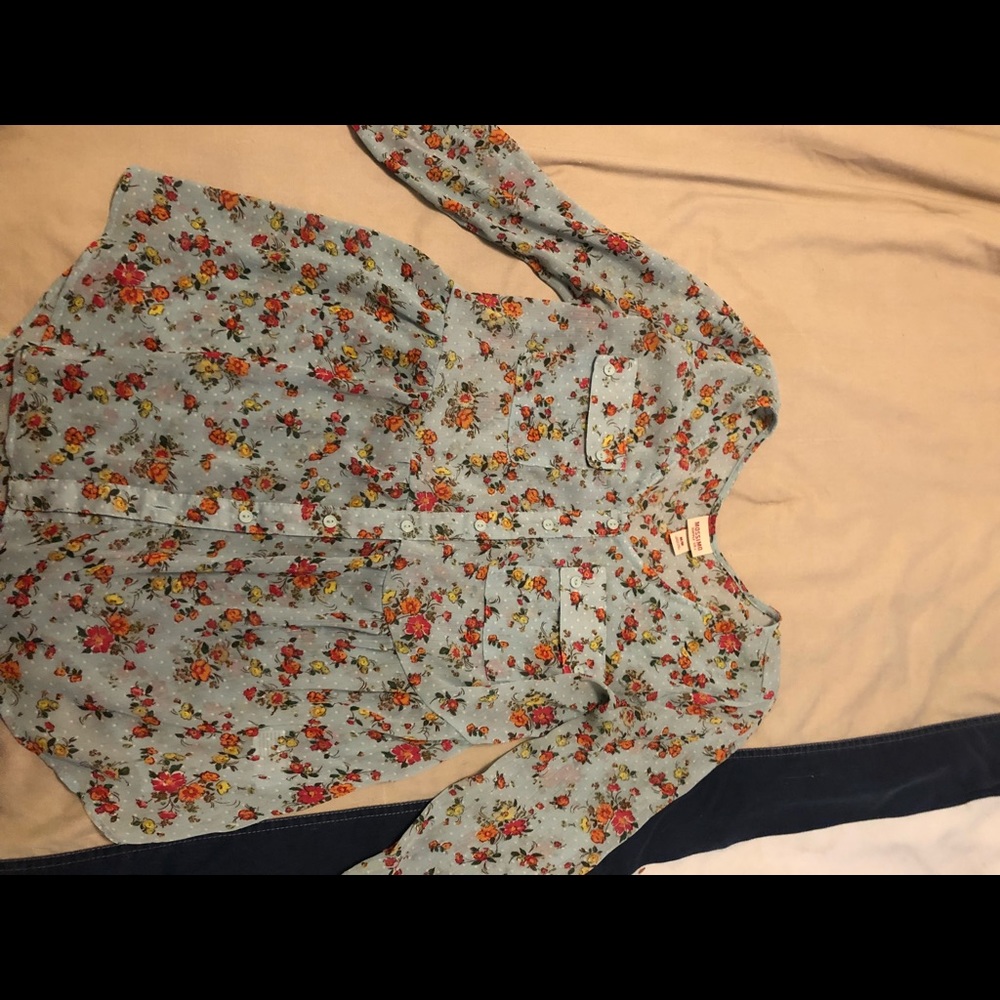 Sheer floral top, great condition